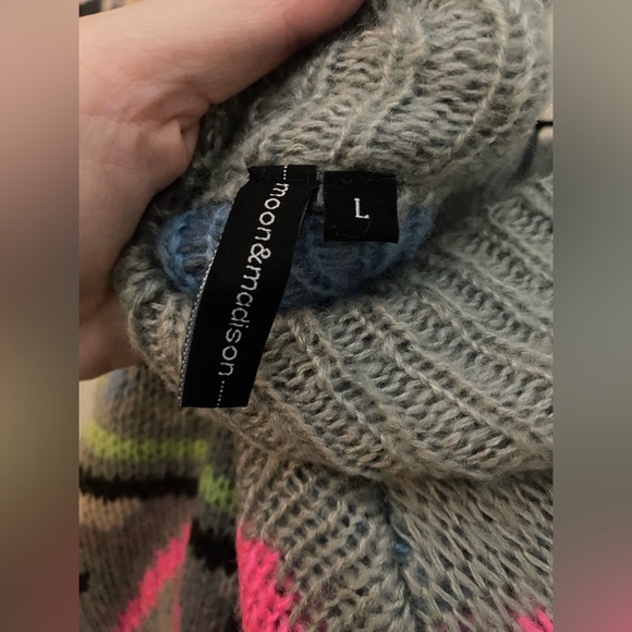 Mock Neck Neon Sweater (Juniors) Size Large - Picture 6 of 6